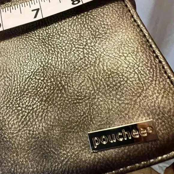 Pouchee Organizer Bag in silver gray Clutch or crossbody . New without tags - Picture 4 of 8